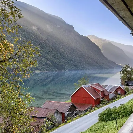 펜션 Alongside The Beautiful Fjaerlandsfjord