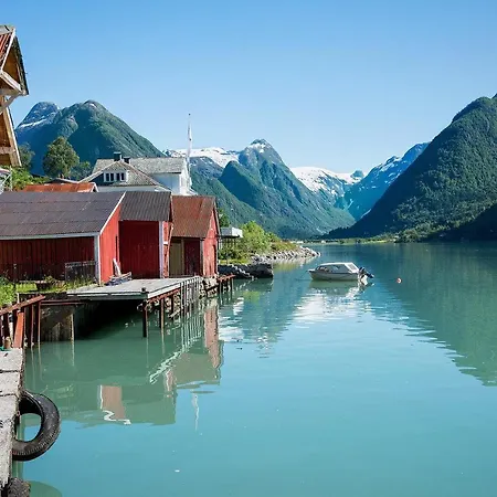 Alongside The Beautiful Fjaerlandsfjord 피얼란드