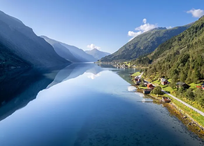 Semesterbostad Alongside The Beautiful Fjaerlandsfjord