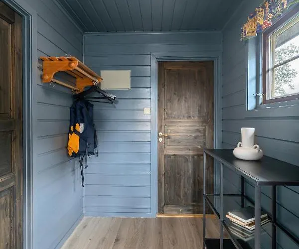 Alongside The Beautiful Fjaerlandsfjord פיארלנד